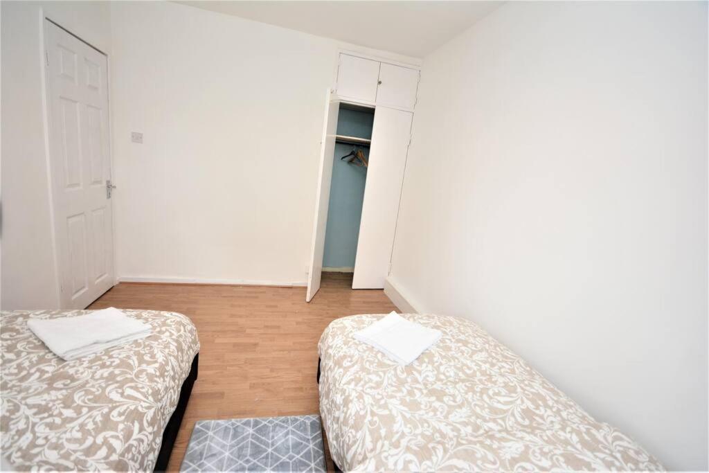 Lovely 2 Bedroom Condo In Greater Londres Exterior foto